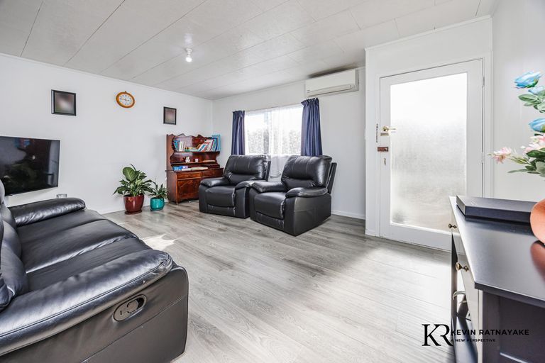 Photo of property in 2/62 Redcrest Avenue, Red Hill, Papakura, 2110