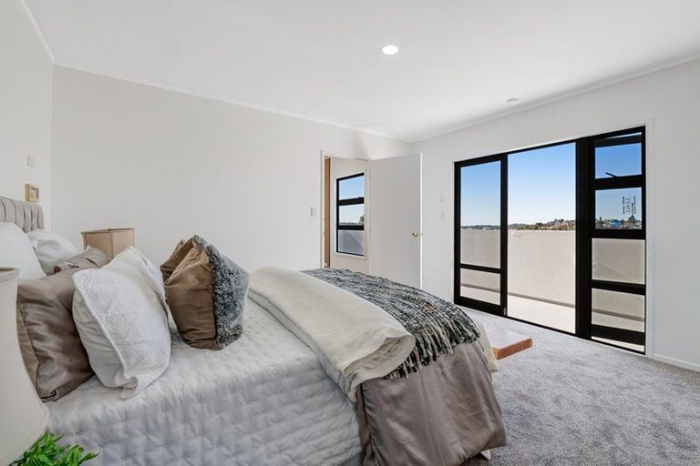 Photo of property in 29 Tenbless Court, Unsworth Heights, Auckland, 0632