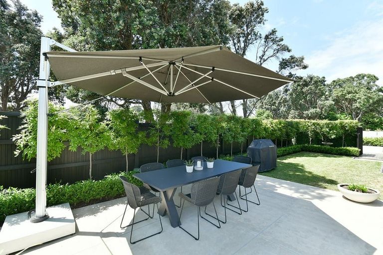 Photo of property in 52 Walton Street, Red Beach, 0932