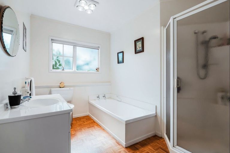 Photo of property in 2/8 Kinder Street, Acacia Bay, Taupo, 3330