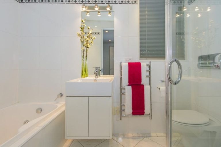 Photo of property in 2/64 Holly Road, St Albans, Christchurch, 8014