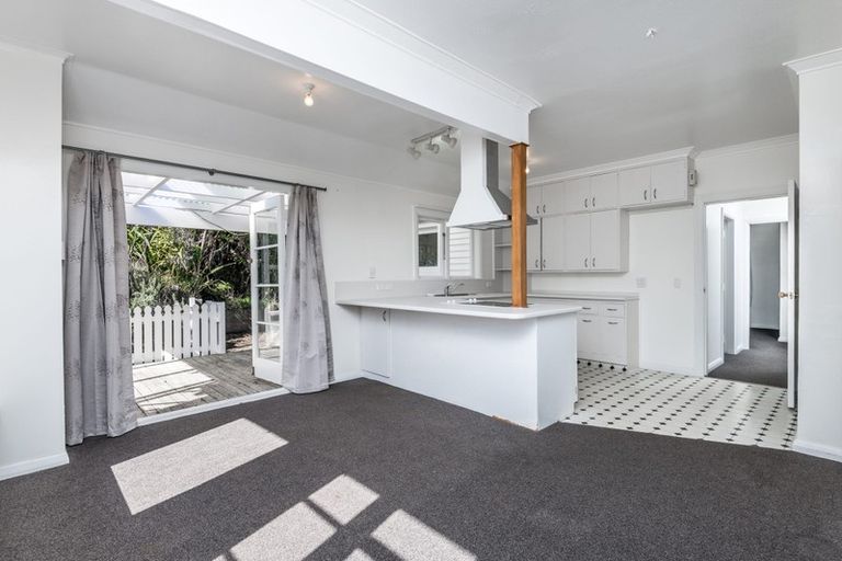 Photo of property in 11 Miles Crescent, Newlands, Wellington, 6037