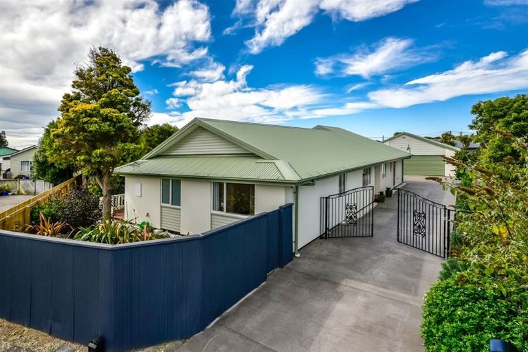 Photo of property in 33 Palmers Road, New Brighton, Christchurch, 8083