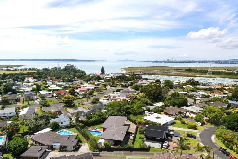 Photo of property in 12 Highlight Parade, Te Atatu South, Auckland, 0610
