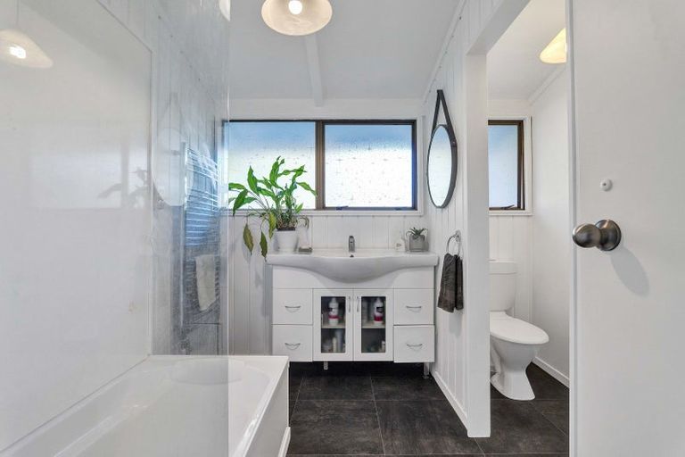 Photo of property in 62d Poplar Grove, Whalers Gate, New Plymouth, 4310