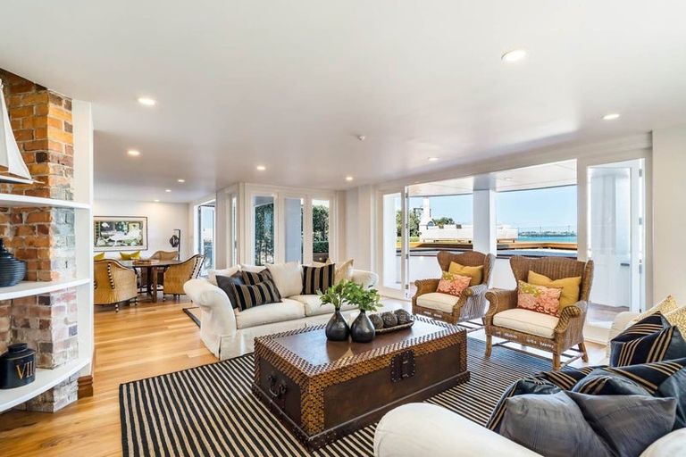 Photo of property in 55 Stanley Point Road, Stanley Point, Auckland, 0624