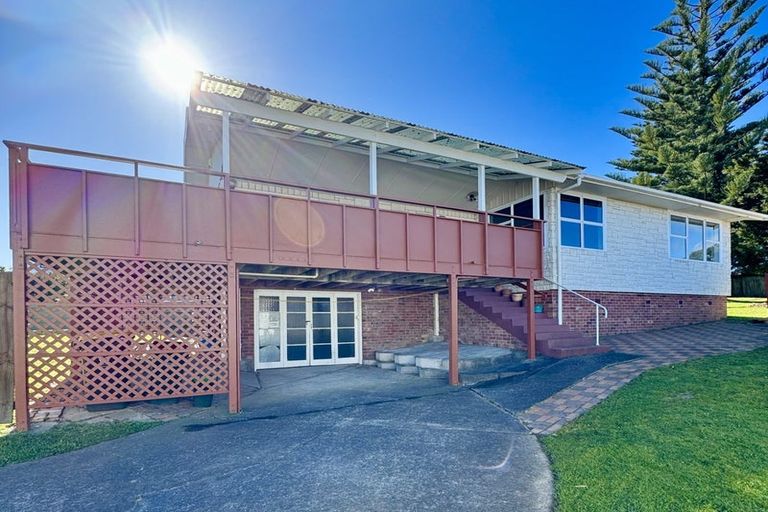 Photo of property in 16 Carole Crescent, Pakuranga, Auckland, 2010