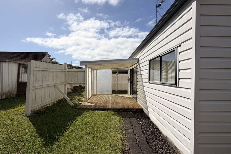 Photo of property in 8 Jillteresa Crescent, Half Moon Bay, Auckland, 2012