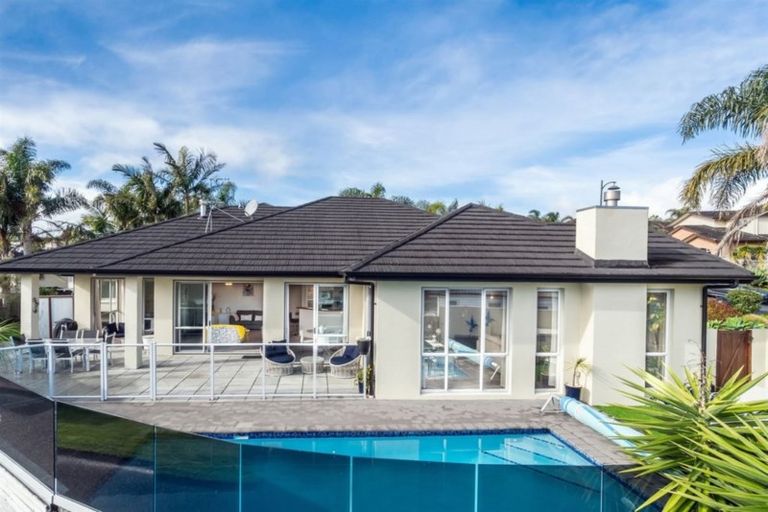 Photo of property in 160 Kittiwake Drive, Schnapper Rock, Auckland, 0632