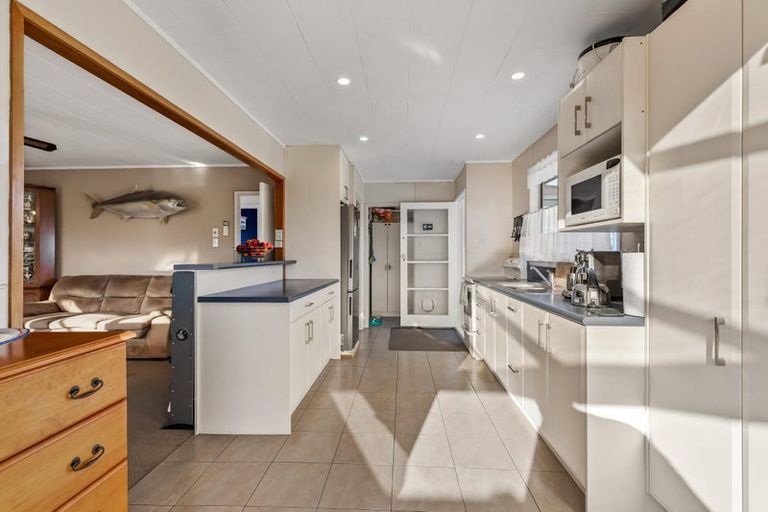 Photo of property in 39 Rehia Road, Massey, Auckland, 0614