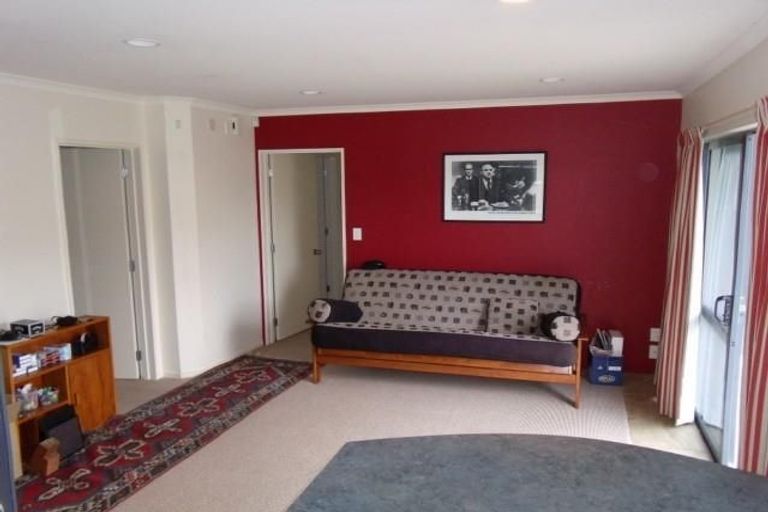 Photo of property in 16 Newbury Place, Taradale, Napier, 4112