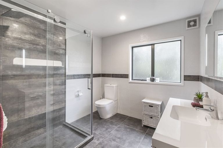 Photo of property in 25 Stephanie Close, Glenfield, Auckland, 0629