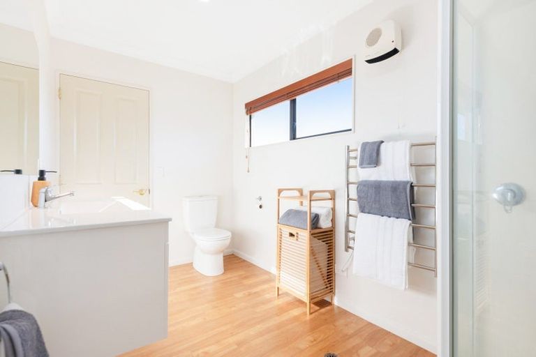 Photo of property in 6 Shearwater Rise, Paraparaumu Beach, Paraparaumu, 5032