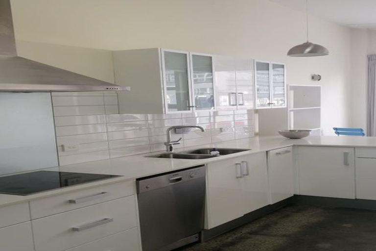 Photo of property in 25u5 Home Street, Mount Victoria, Wellington, 6011