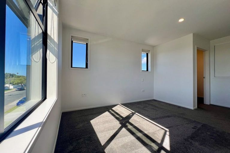 Photo of property in 2/59 Neil Avenue, Te Atatu Peninsula, Auckland, 0610