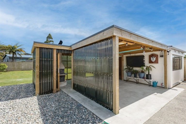 Photo of property in 20 Cook Street, Carters Beach, Westport, 7825