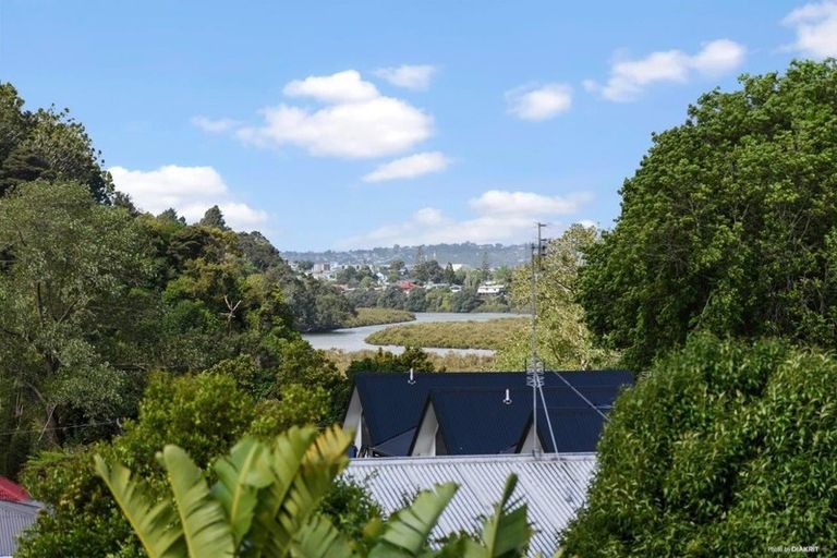 Photo of property in 18 Huruhuru Road, Massey, Auckland, 0614