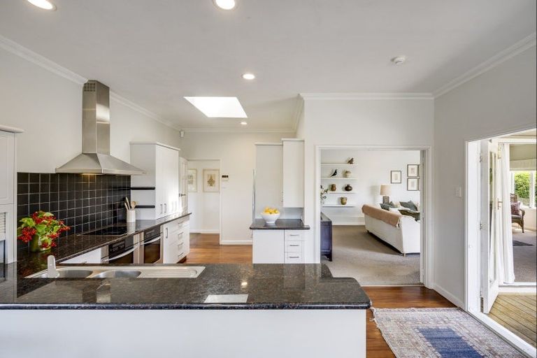 Photo of property in 16 Kopanga Road, Havelock North, 4130