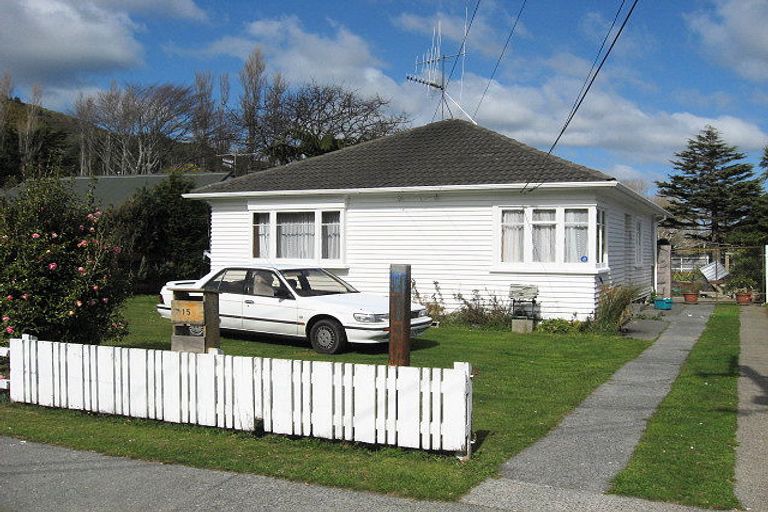 Photo of property in 15 Gibbs Crescent, Wainuiomata, Lower Hutt, 5014