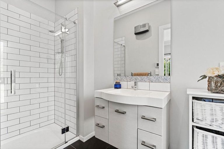 Photo of property in 81c Reading Street, Greytown, 5712