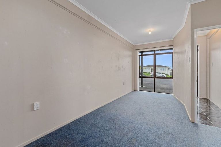 Photo of property in 16 Sumich Place, West Harbour, Auckland, 0618
