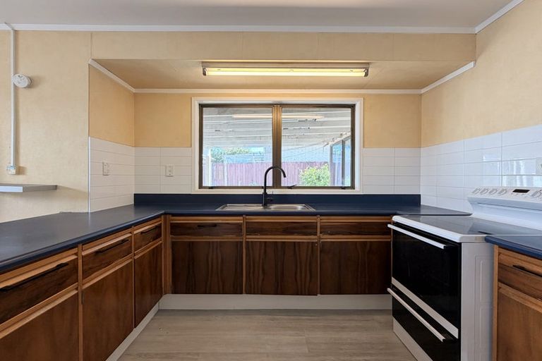 Photo of property in 8 Jillteresa Crescent, Half Moon Bay, Auckland, 2012