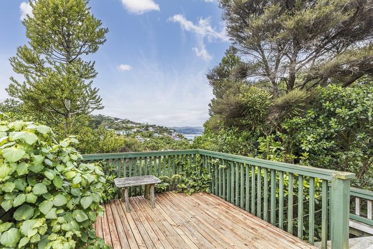 Photo of property in 35 Airlie Road, Plimmerton, Porirua, 5026