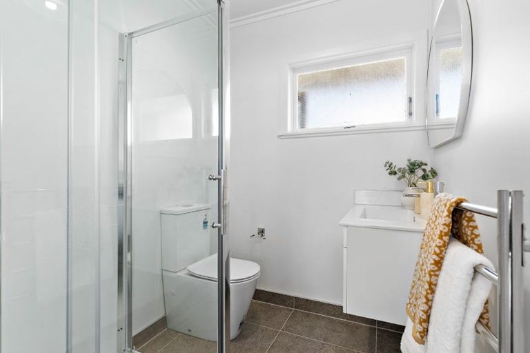 Photo of property in 2/34 Evelyn Place, Hillcrest, Auckland, 0627