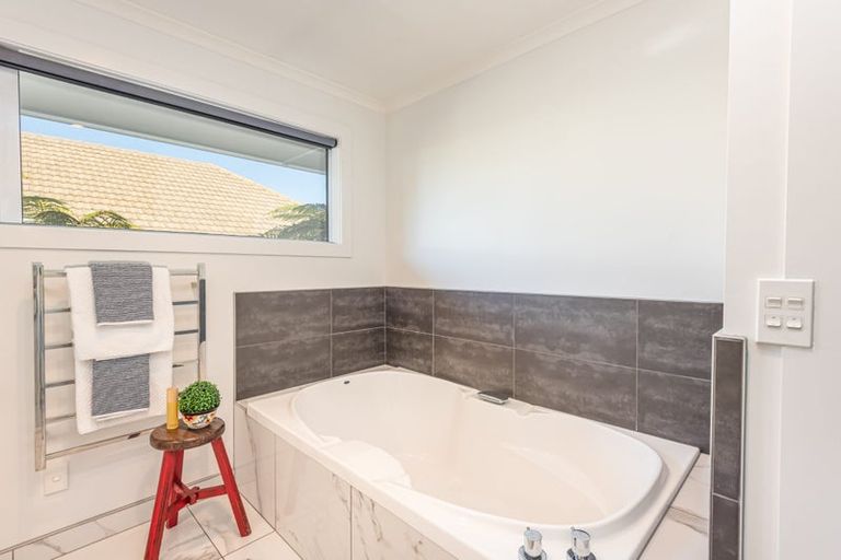 Photo of property in 2 Sarabande Avenue, Redwood, Christchurch, 8051