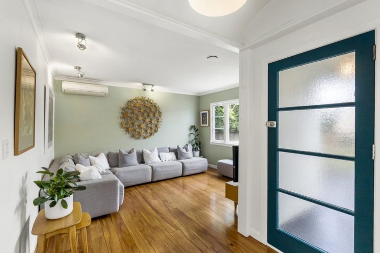 Photo of property in 1/46 Eversleigh Road, Belmont, Auckland, 0622