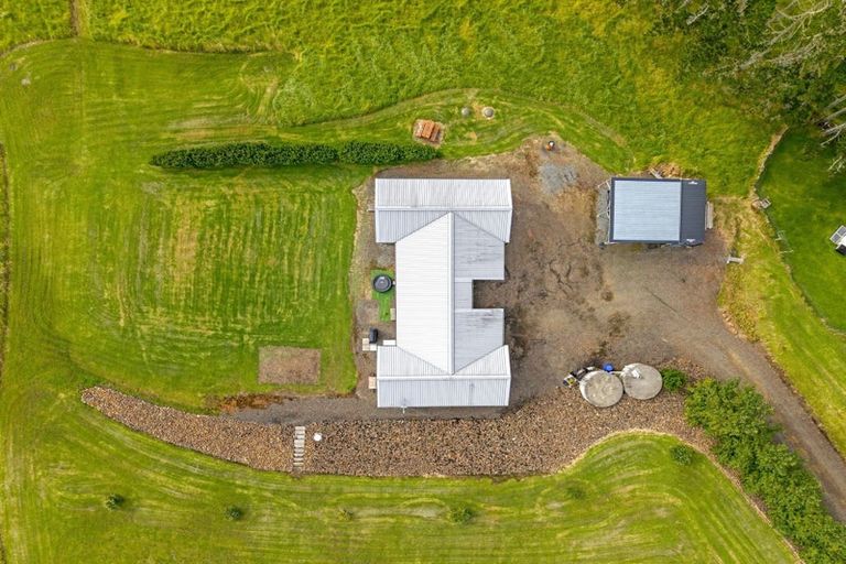 Photo of property in 4 Matahehe Lane, Tinopai, Matakohe, 0593
