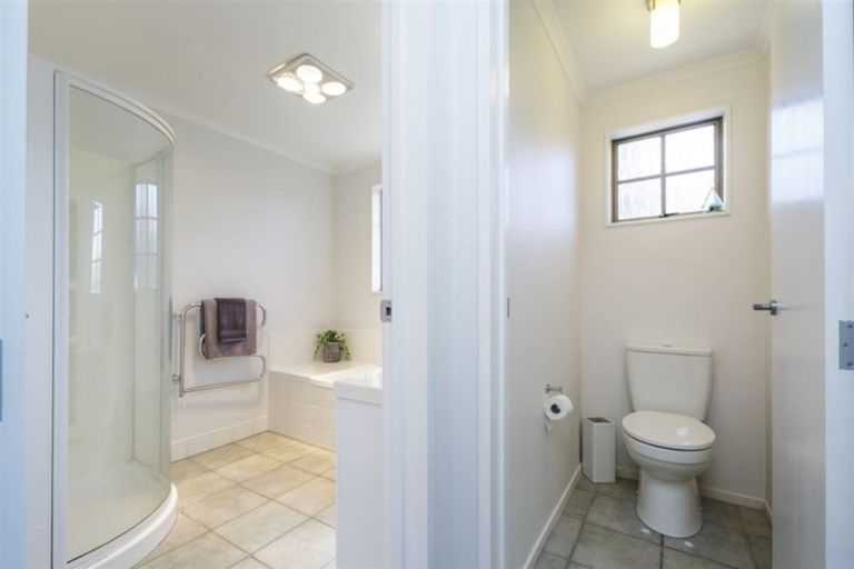 Photo of property in 12 Grange Place, Milson, Palmerston North, 4414