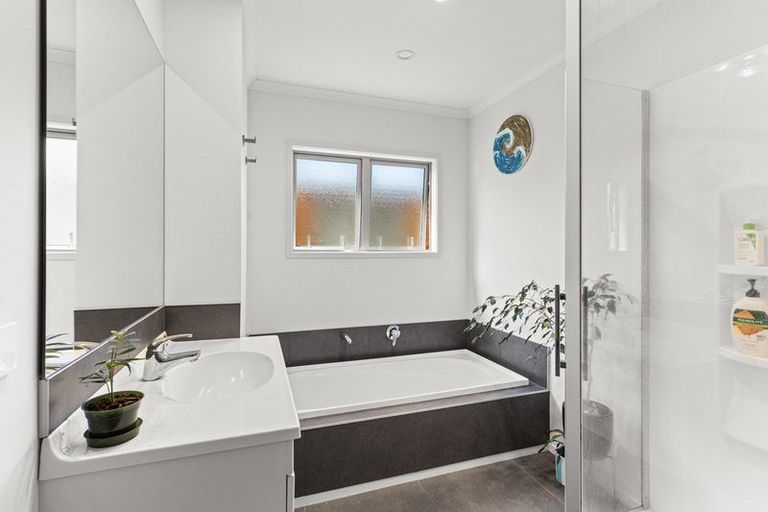 Photo of property in 17 Redwood Crescent, Hurdon, New Plymouth, 4310