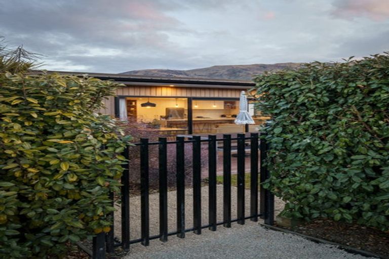Photo of property in 5 Hollywood Rise, Wanaka, 9305
