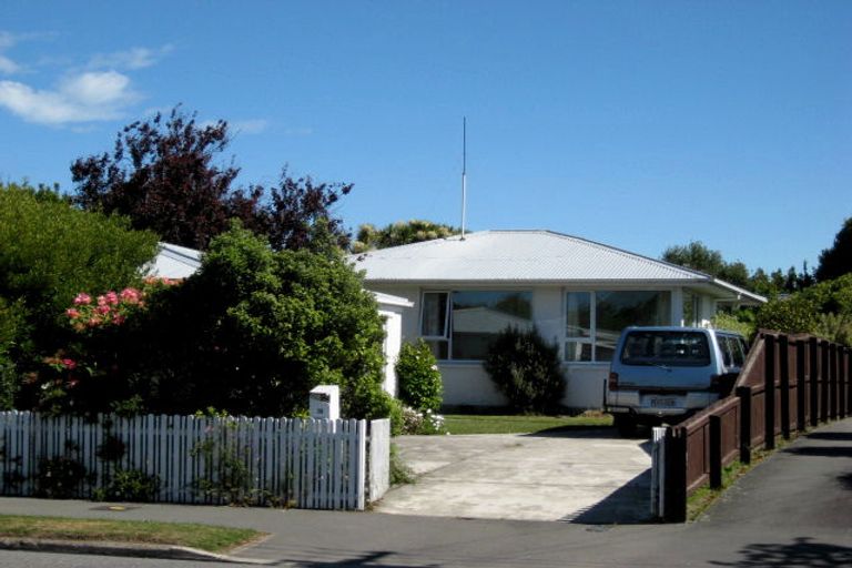 Photo of property in 75 Staveley Street, Avonhead, Christchurch, 8042
