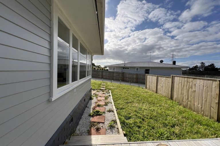 Photo of property in 31 Paton Avenue, Te Atatu South, Auckland, 0610