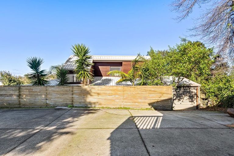 Photo of property in 1/86 Waimumu Road, Massey, Auckland, 0614