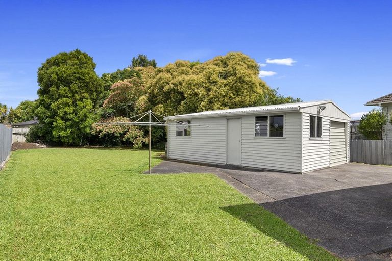 Photo of property in 121 Vodanovich Road, Te Atatu South, Auckland, 0610