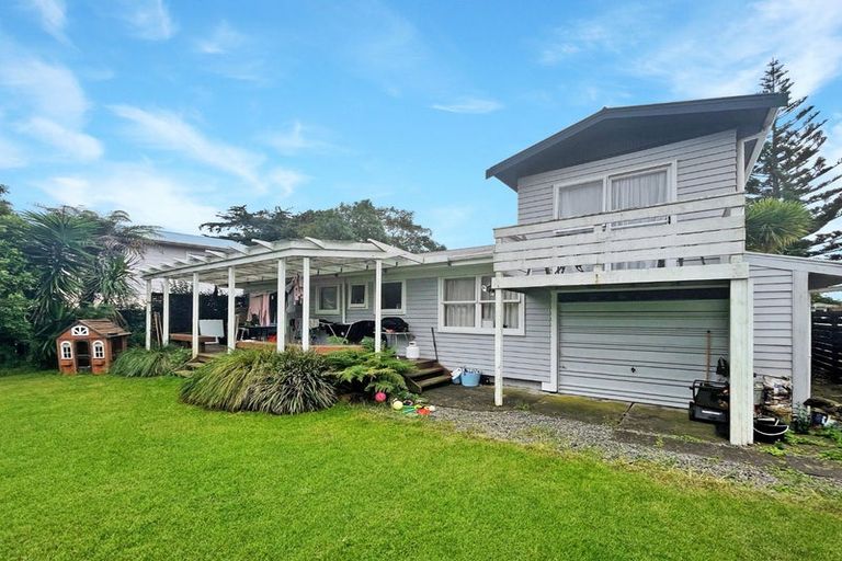 Photo of property in 17 Blanes Road, Weymouth, Auckland, 2103