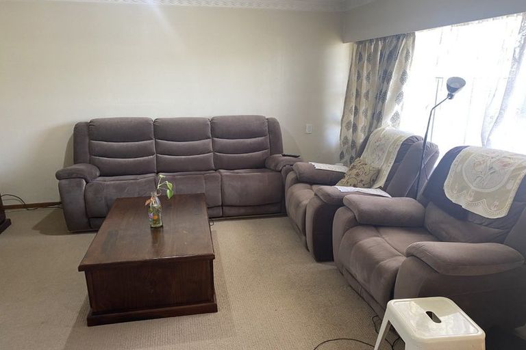 Photo of property in 1 Kingswood Road, Papatoetoe, Auckland, 2025