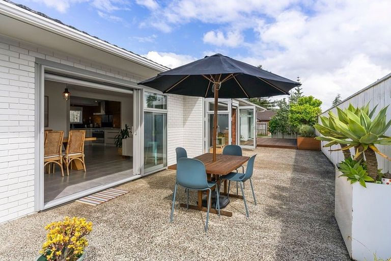 Photo of property in 55 Matipo Road, Te Atatu Peninsula, Auckland, 0610