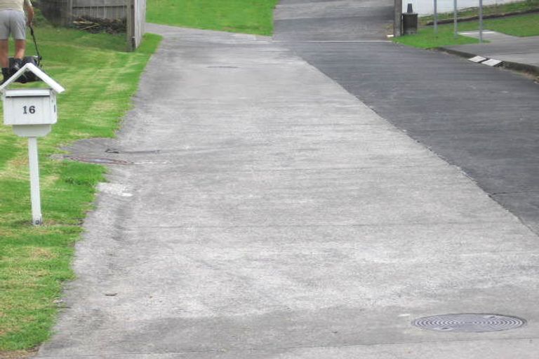 Photo of property in 16 Merchant Avenue, Te Atatu South, Auckland, 0610