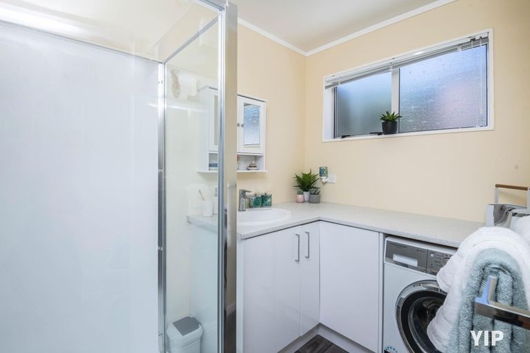 Photo of property in 9a Pimlico Place, Newlands, Wellington, 6037