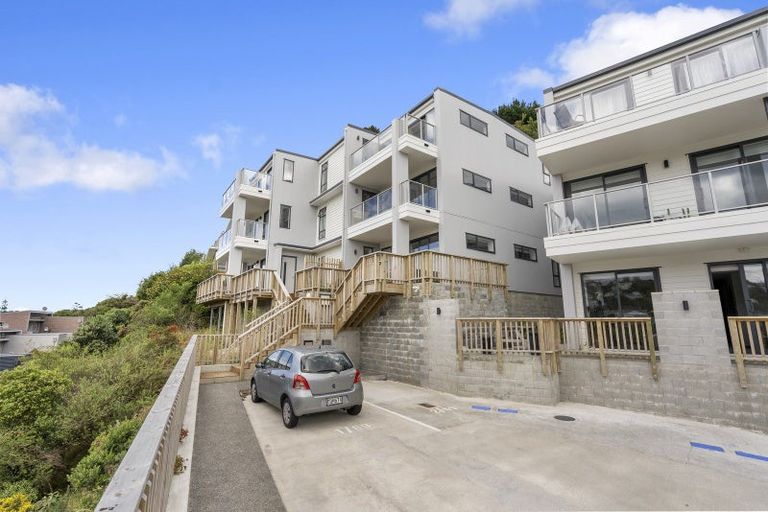 Photo of property in 69u2 Tiketike Way, Brooklyn, Wellington, 6021