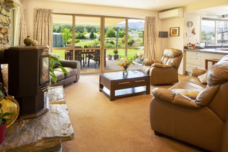 Photo of property in 12 Herries Lane, Lake Hayes, Queenstown, 9304