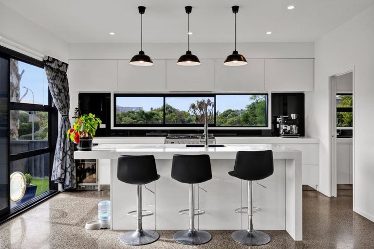 Photo of property in 23 Links Drive, Waiwhakaiho, New Plymouth, 4312