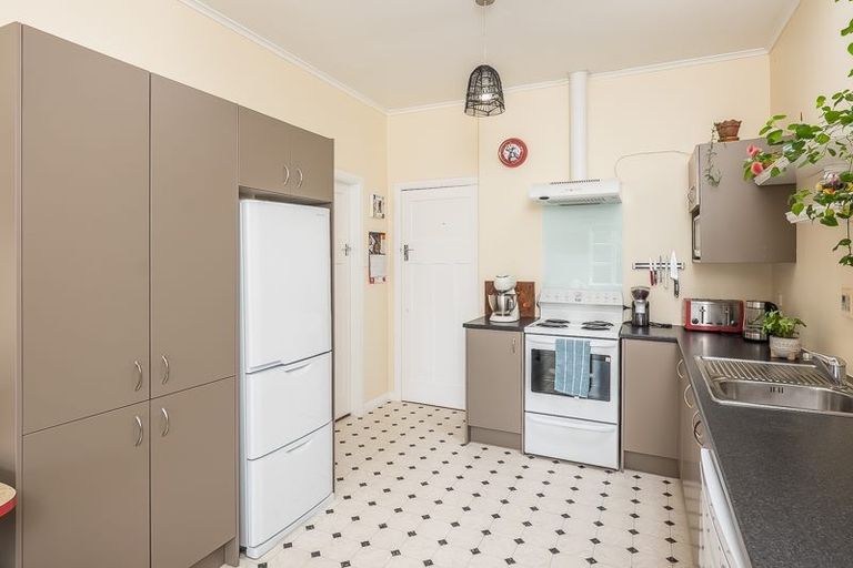 Photo of property in 23 Resolution Street, Lyall Bay, Wellington, 6022