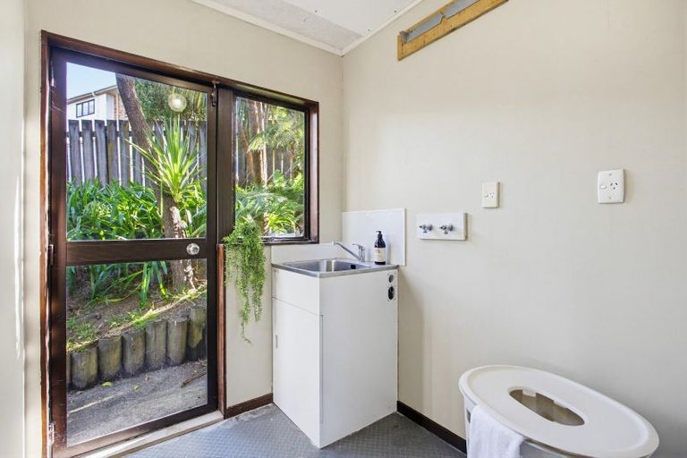 Photo of property in 58b William Bayes Place, Red Beach, 0932