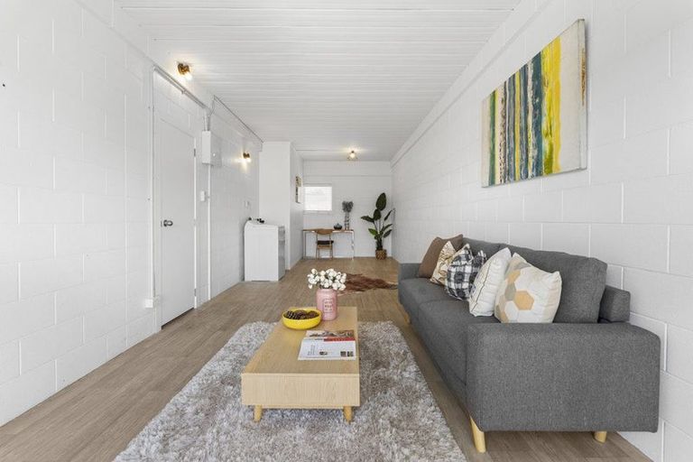 Photo of property in 1/83 Centreway Road, Orewa, 0931