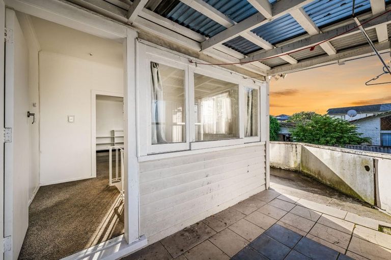 Photo of property in 72 Don Buck Road, Massey, Auckland, 0614